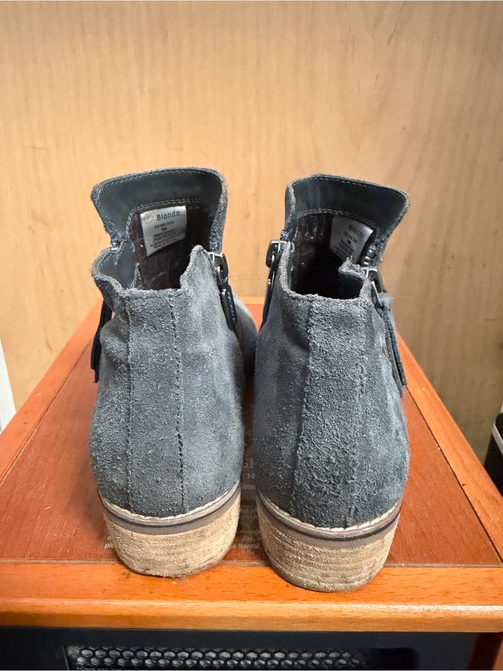 Blondo Women’s Gray Suede Waterproof Ankle Booties. Size: 8 - Picture 6 of 7